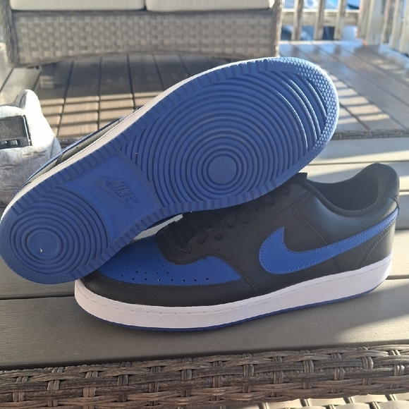 Nike Men's Black and Royal Blue Sneakers - Picture 6 of 6